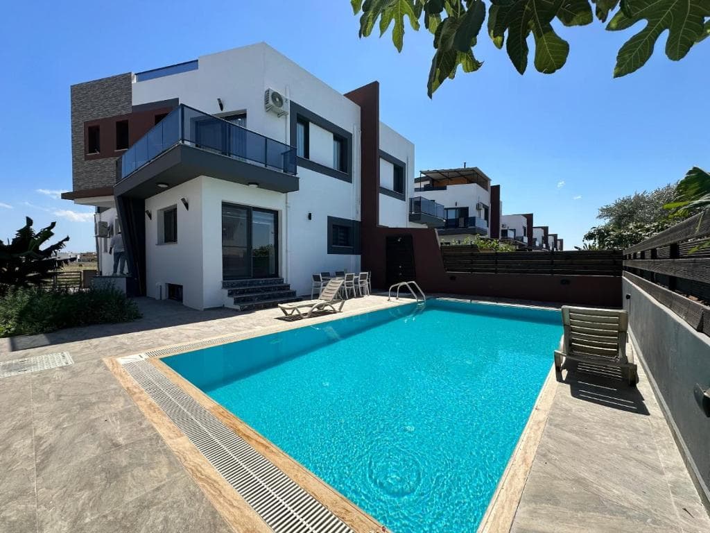 Beylikdüzü Marinada Triplex 5+2 560m2 Villa